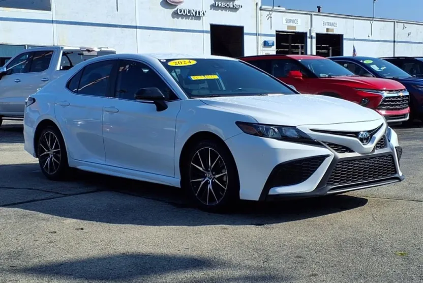 2024 Toyota Camry SE photo 1