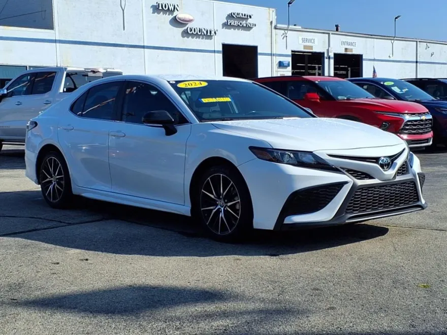2024 Toyota Camry SE photo 1