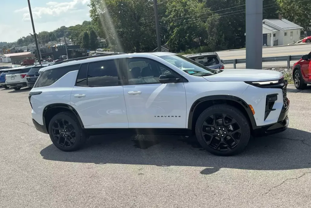 2026 Chevrolet Traverse RS photo 1