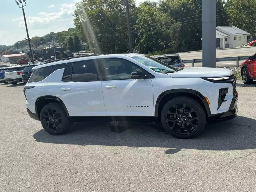 2026 Chevrolet Traverse RS photo 1