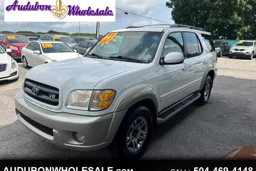 2004 Toyota Sequoia SR5 photo 1
