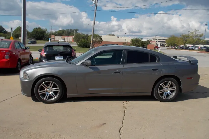 2012 Dodge Charger SXT photo 1