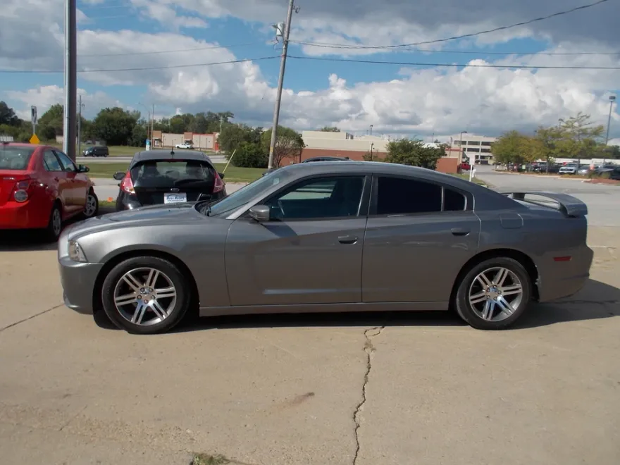 2012 Dodge Charger SXT photo 1