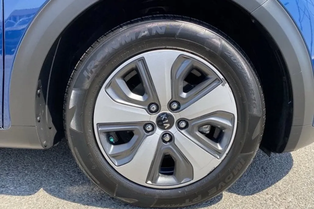 2018 Kia Niro LX photo 1