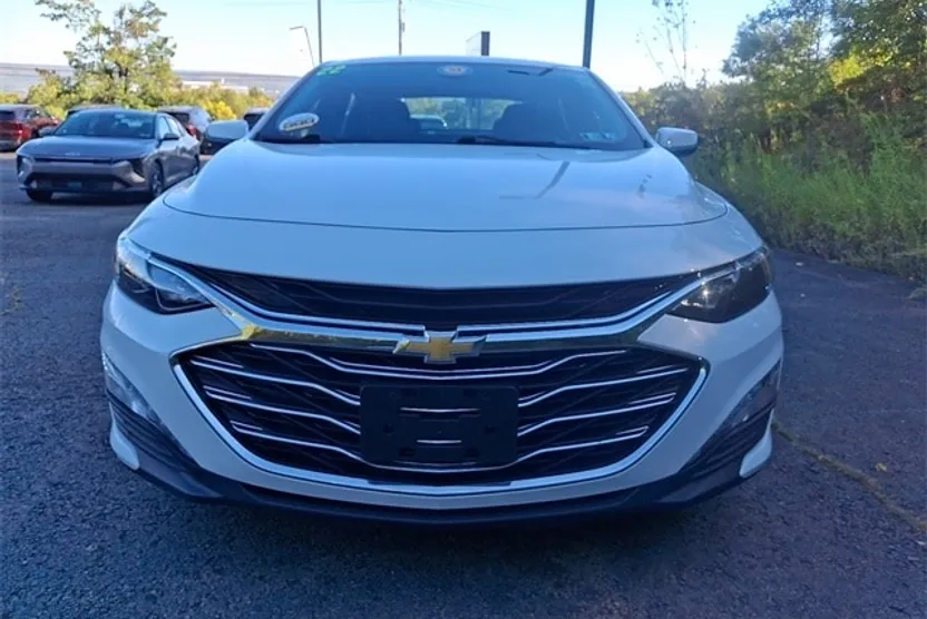 2022 Chevrolet Malibu 1LT photo 1