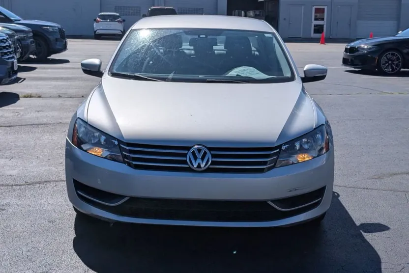 2014 Volkswagen Passat S photo 1