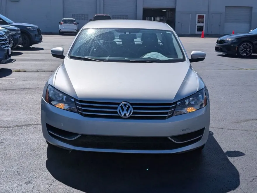 2014 Volkswagen Passat S photo 1