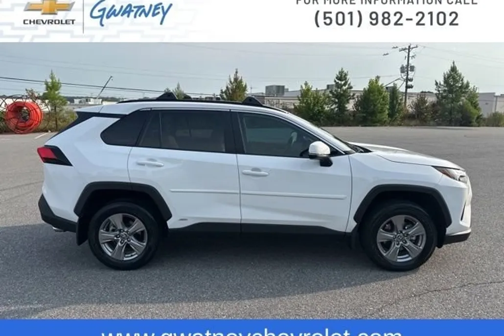 2023 Toyota RAV4 Hybrid XLE photo 1