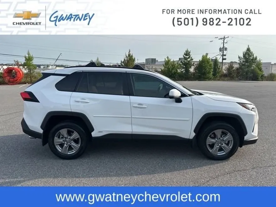2023 Toyota RAV4 Hybrid XLE photo 1