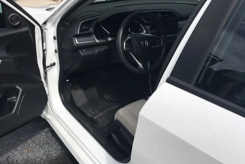 2017 Honda Civic EX-T photo 1