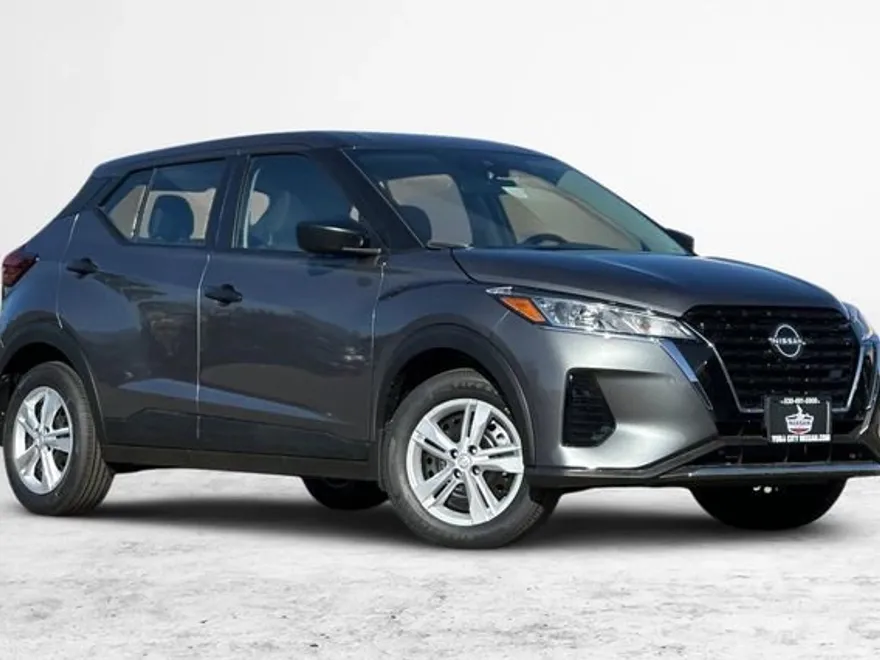 2025 Nissan Kicks Play S photo 2