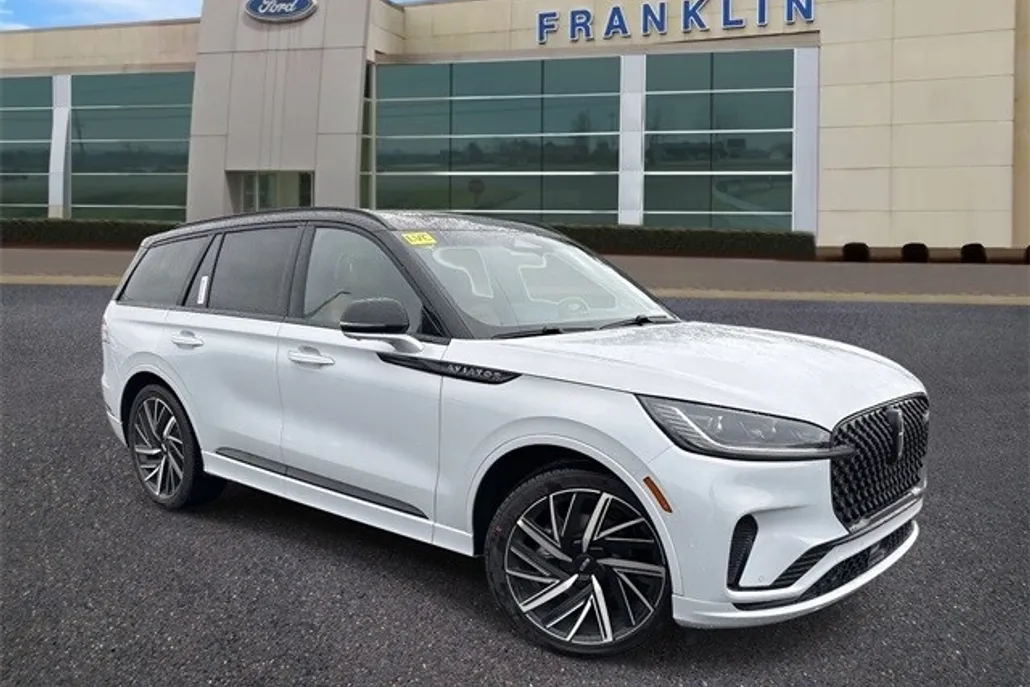 2025 Lincoln Aviator Black Label photo 1