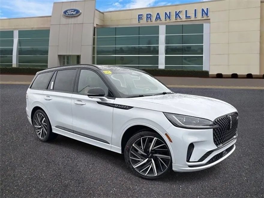2025 Lincoln Aviator Black Label photo 1