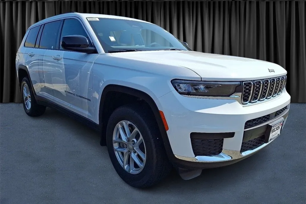 2025 Jeep Grand Cherokee Laredo photo 1