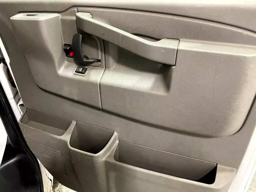 2016 Chevrolet Express 3500 Cargo photo 1
