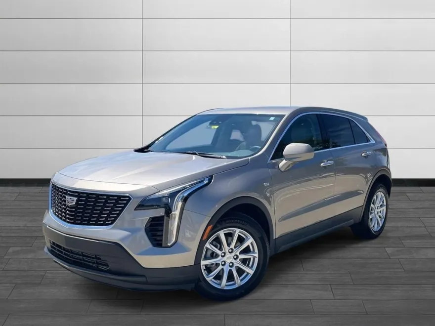 2023 Cadillac XT4 Luxury photo 1
