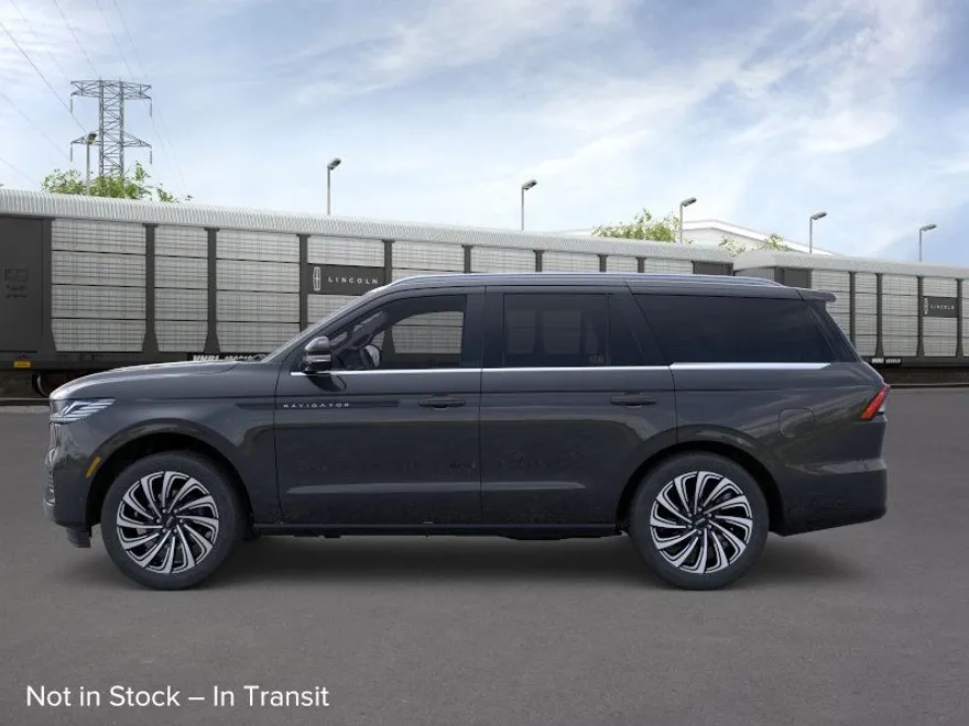 2025 Lincoln Navigator Black Label photo 1