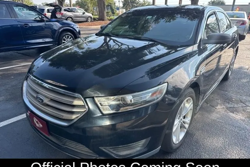 2017 Ford Taurus SE photo 1