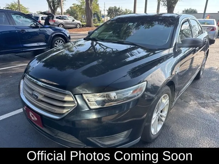 2017 Ford Taurus SE photo 1