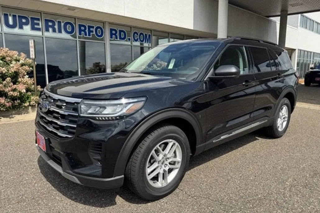 2025 Ford Explorer photo 1