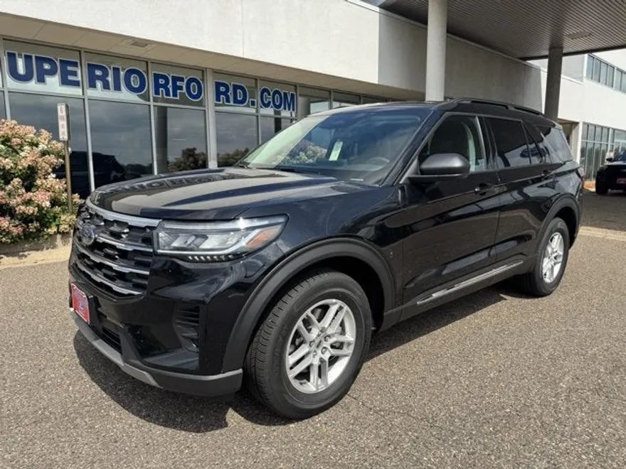 2025 Ford Explorer photo 1