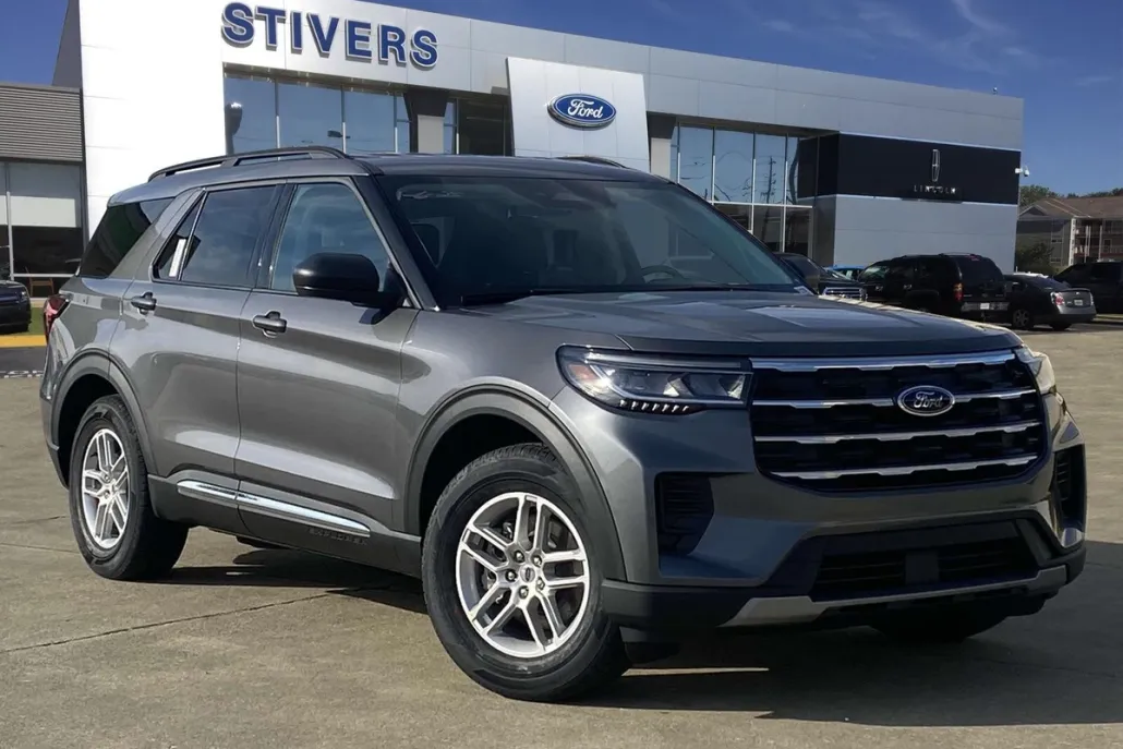 2025 Ford Explorer photo 1