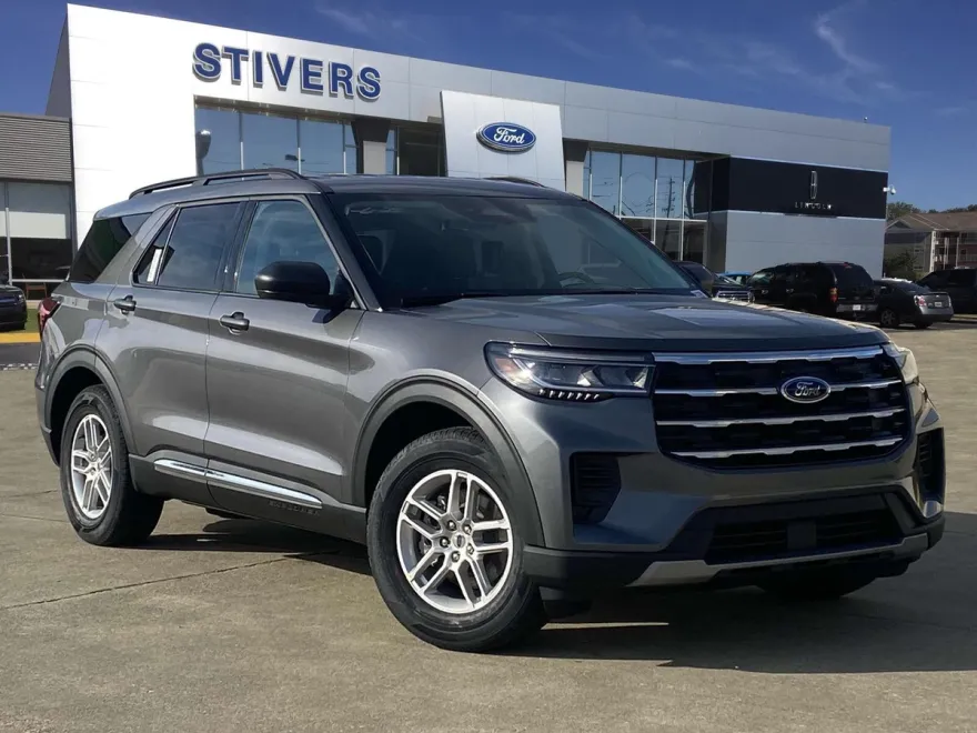 2025 Ford Explorer photo 1
