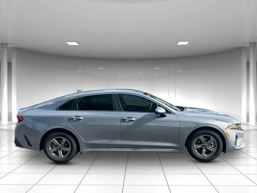 2021 Kia K5 LXS photo 1