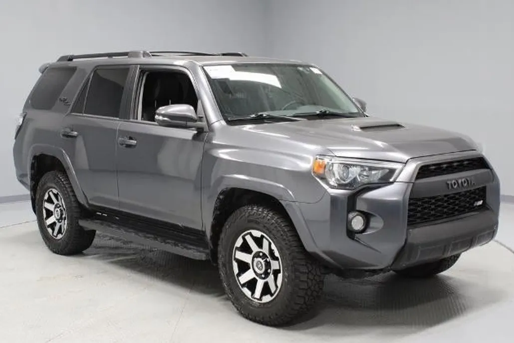 2019 Toyota 4Runner TRD Off-Road Premium photo 1