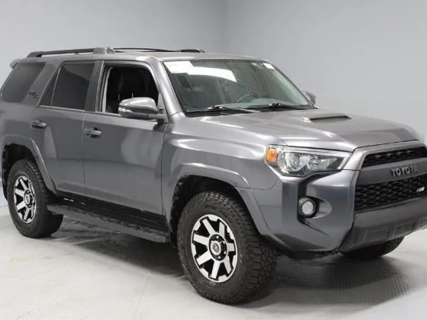2019 Toyota 4Runner TRD Off-Road Premium photo 1