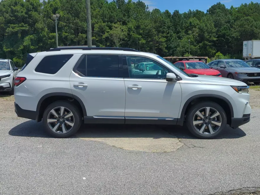 2025 Honda Pilot Touring photo 1