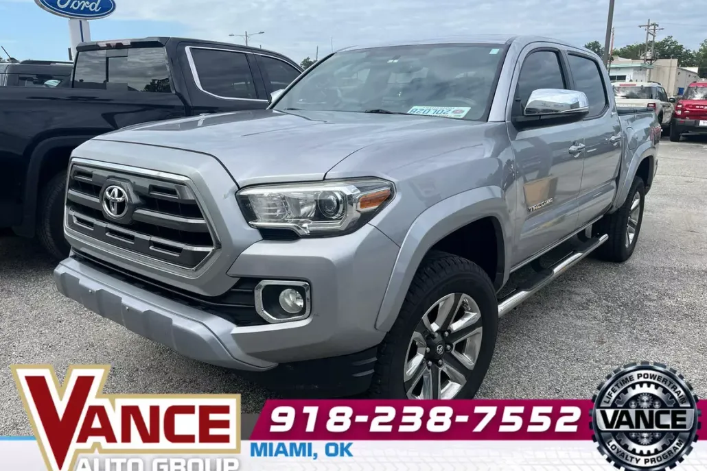 2017 Toyota Tacoma Limited photo 1
