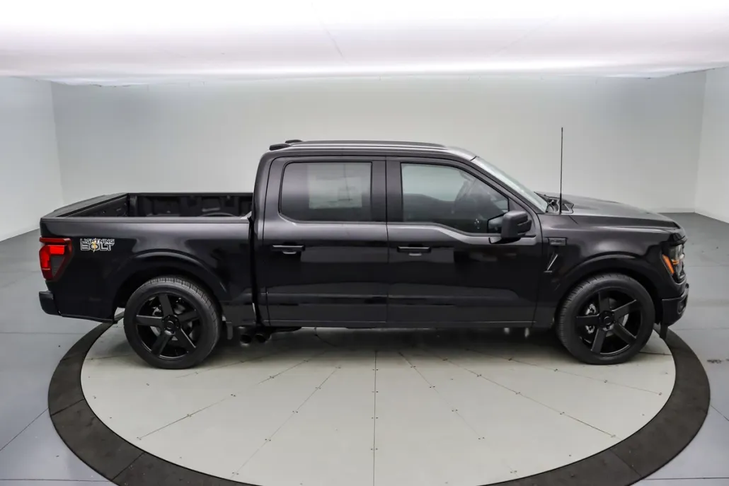 2025 Ford F-150 Lightning photo 1