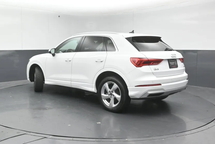 2022 Audi Q3 40 TFSI Premium photo 1