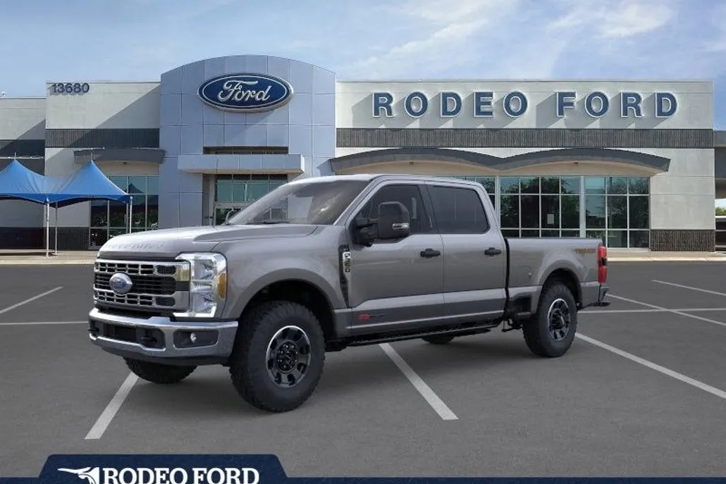 2025 Ford F-350 XLT photo 1