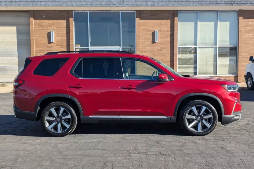 2023 Honda Pilot Touring photo 1
