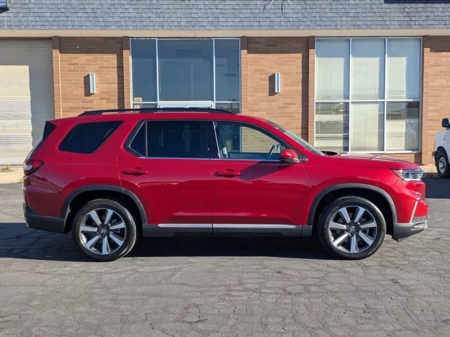 2023 Honda Pilot Touring photo 1