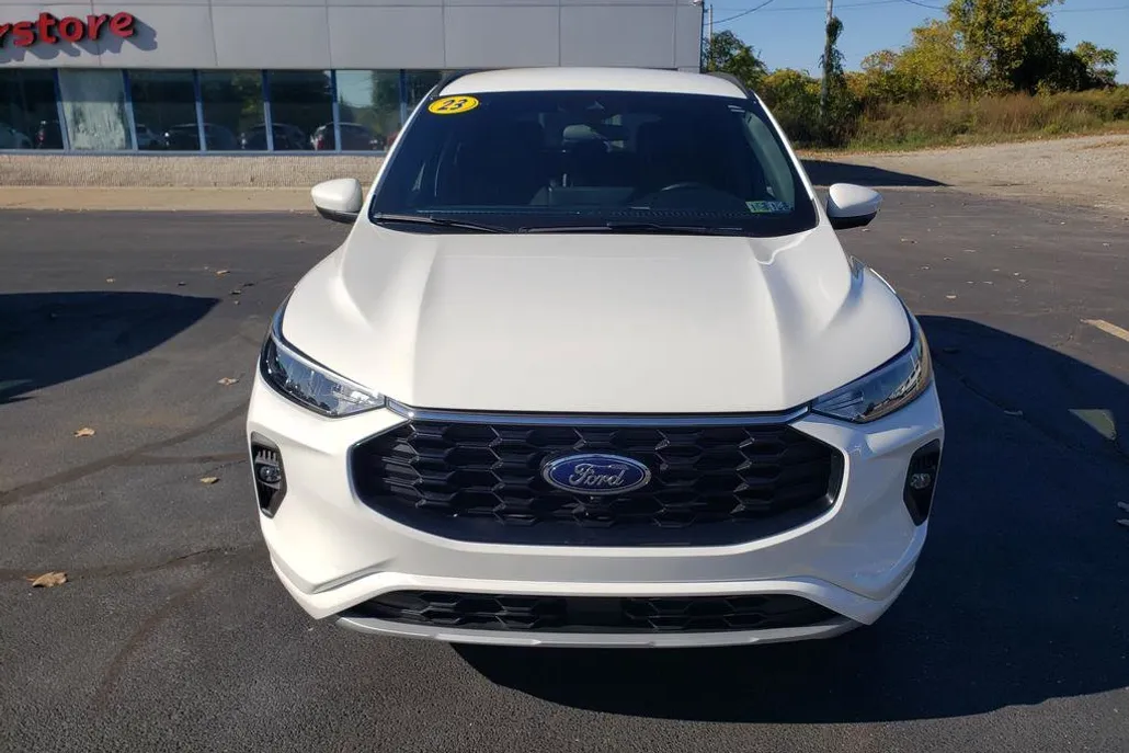 2023 Ford Escape ST-Line Select photo 1