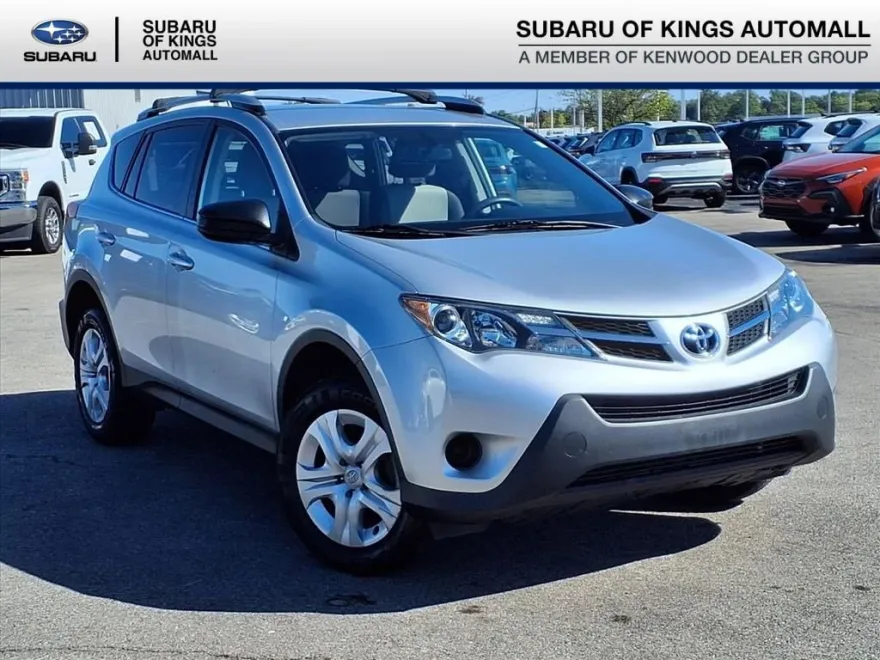 2013 Toyota RAV4 LE photo 1