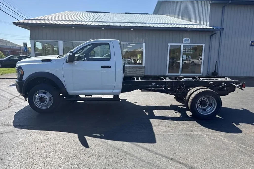 2024 Ram 5500 Tradesman photo 1