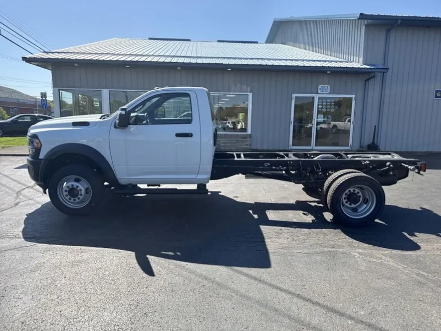 2024 Ram 5500 Tradesman photo 1