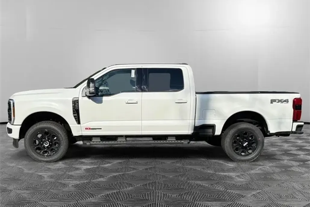 2025 Ford F-350 Lariat photo 1