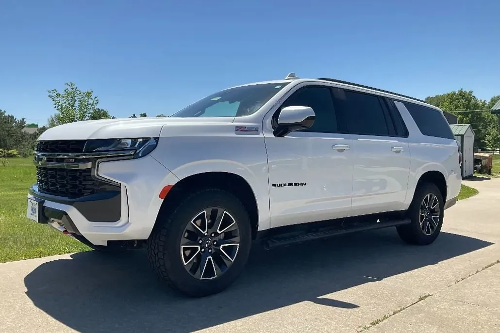 2021 Chevrolet Suburban Z71 photo 1