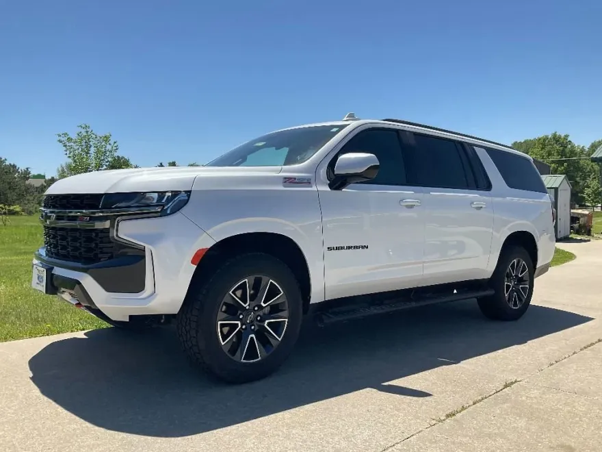 2021 Chevrolet Suburban Z71 photo 1