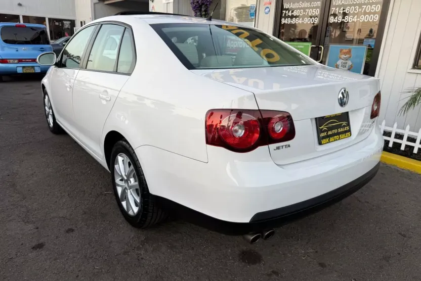 2010 Volkswagen Jetta 2.5 SEL 2.0T Wolfsburg Edition TDI photo 1