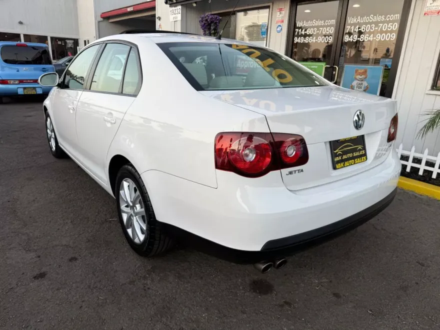 2010 Volkswagen Jetta 2.5 SEL 2.0T Wolfsburg Edition TDI photo 1
