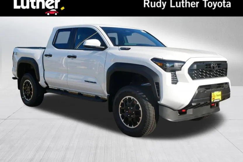 2025 Toyota Tacoma TRD Off-Road Double Cab photo 1