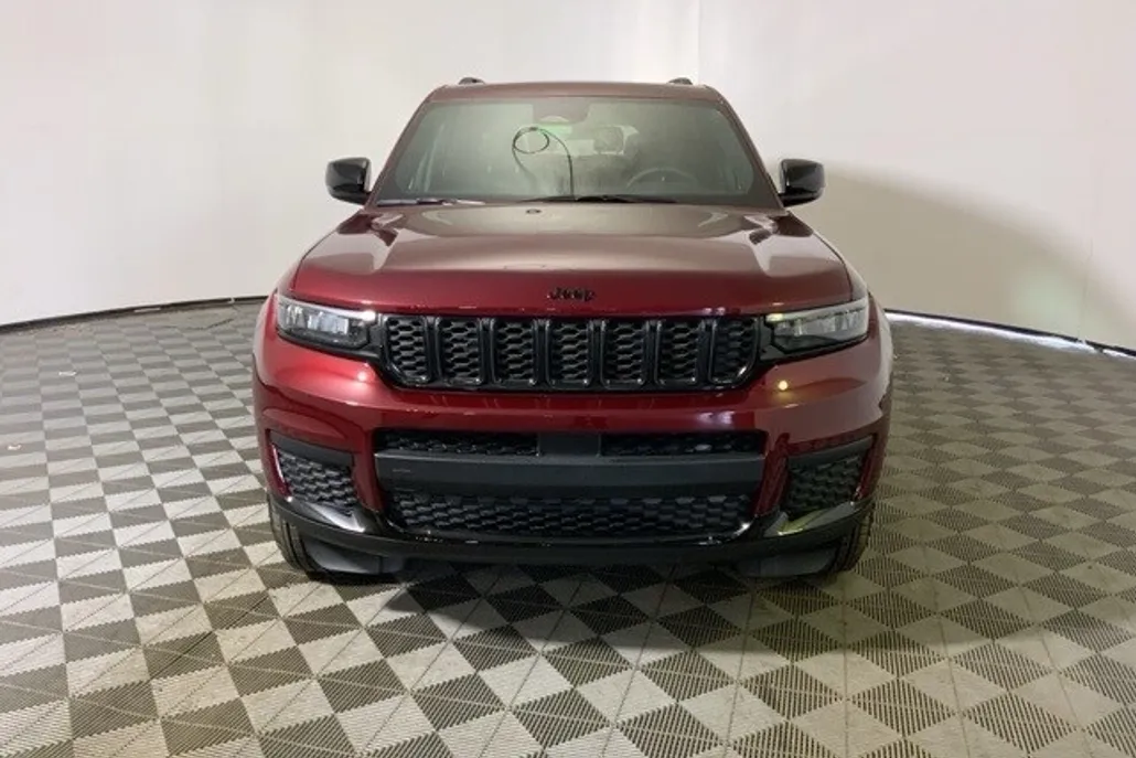 2025 Jeep Grand Cherokee Altitude photo 1