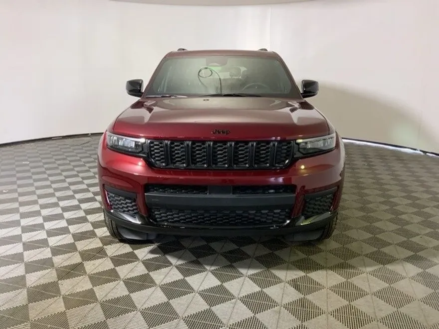 2025 Jeep Grand Cherokee Altitude photo 1