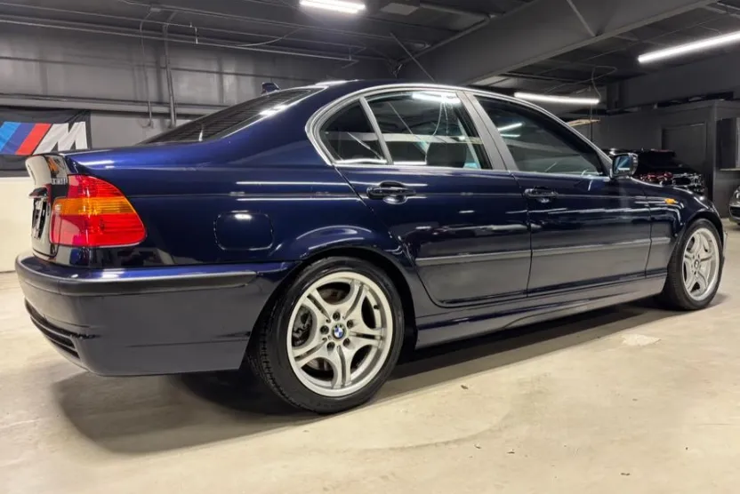 2004 Bmw 330i 3-Series photo 1